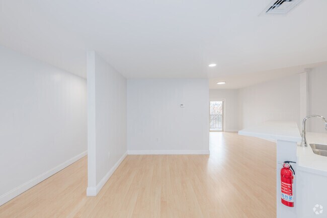 2 habitaciones, 1 baño - 1000 pies cuadrados - Área de comedor - Clock Tower Square