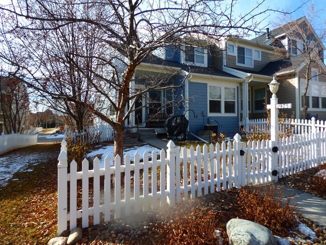 Building Photo - Beautiful 2 Bedroom/2.5 Bathroom Townhome with 2 Car Attached Garage at Centerra - East Loveland,...