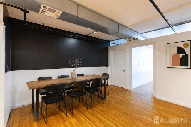 378 George St Unit 201