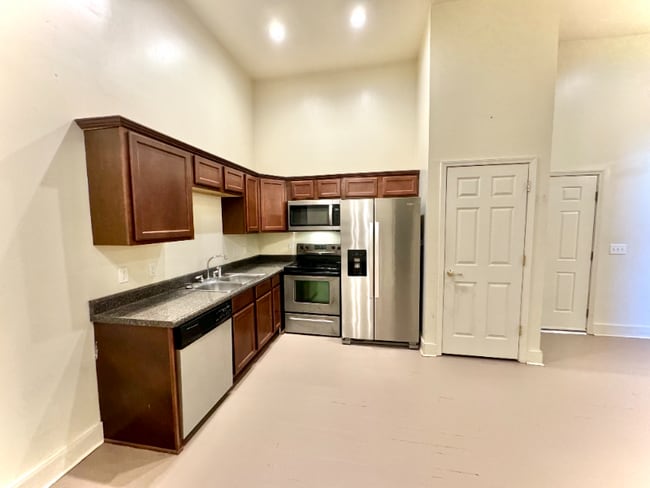 Photo - 409 Main St Unit 3