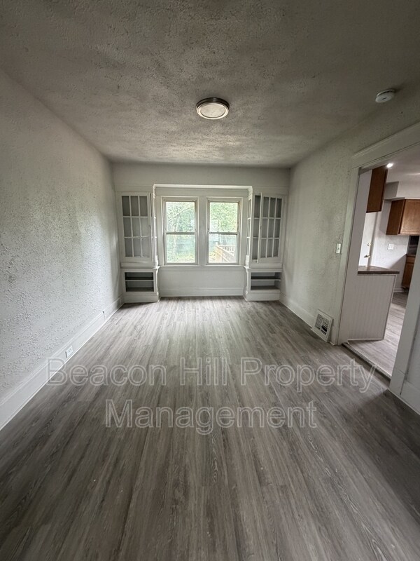 12609 Dove Ave