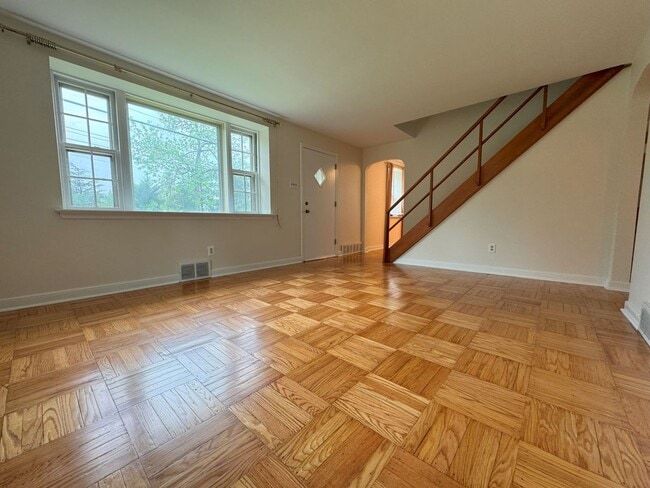 Photo - Renovated home, central air, stainless appliances, Radnor SD, Walk to Villanova, small dogs ok......