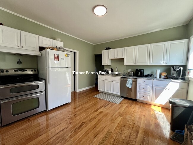 Building Photo - 45 Martin St