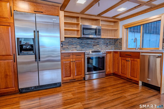 Photo - 215 Old Newtown Rd