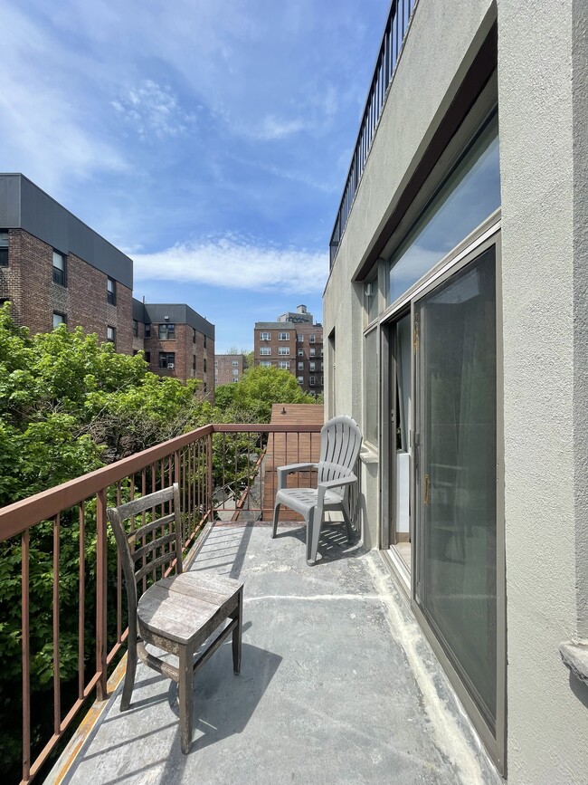 Photo - 434 W 238th St Apartments Unit 2