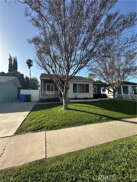 Photo - 6447 Balcom Ave