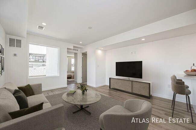 Photo - 2640 S Delaware St Unit 2