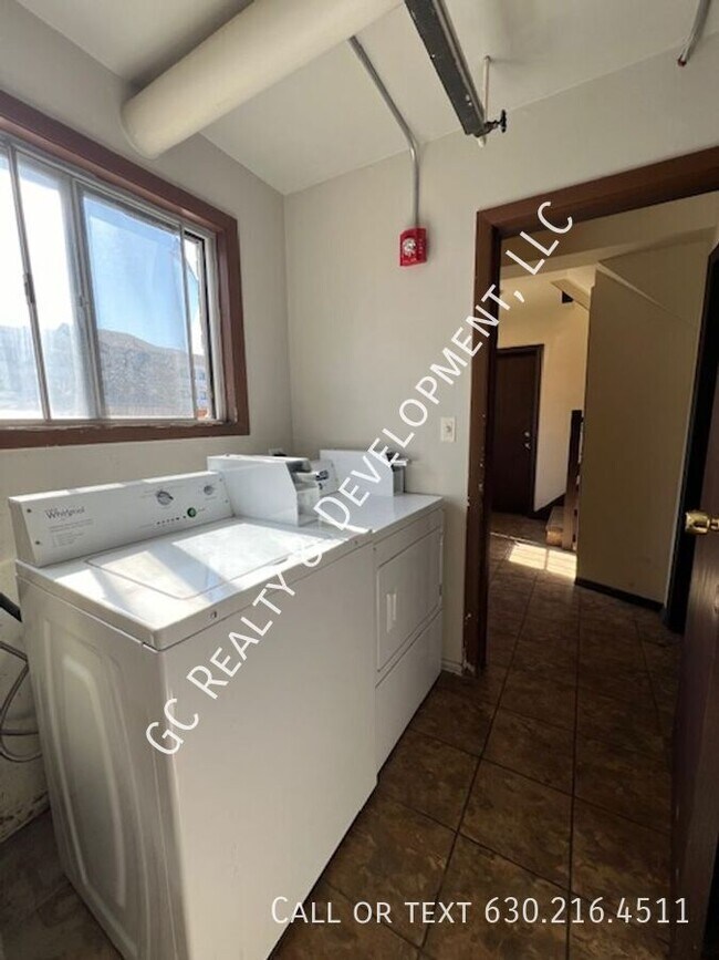***RECENTLY UPDATED NORTHBROOK CONDO / 2 B... Unit A2 Condo for Rent