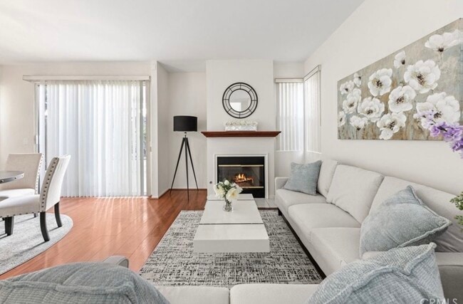 1232 Mission Pl