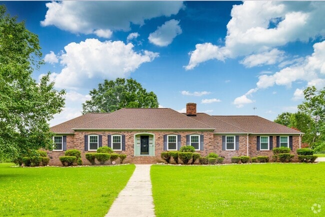 Building Photo - 1 WEEK FREE RENT IF YOU SIGN IN JUNE! This... Rental