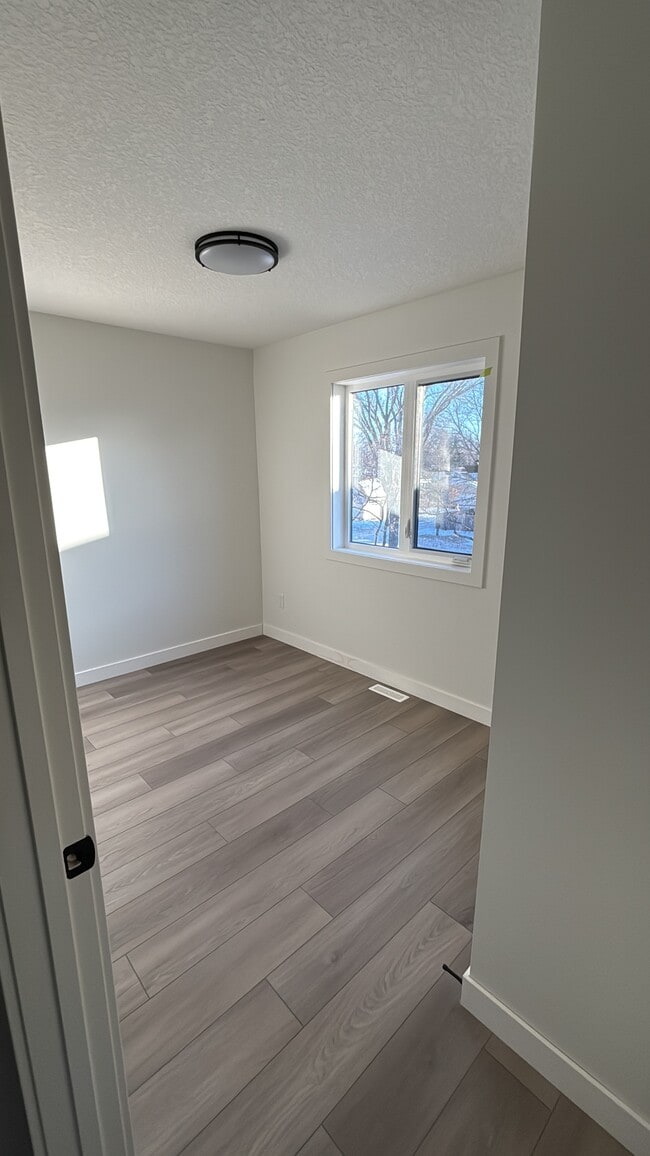 Photo - 11007 132 St NW Unit 1