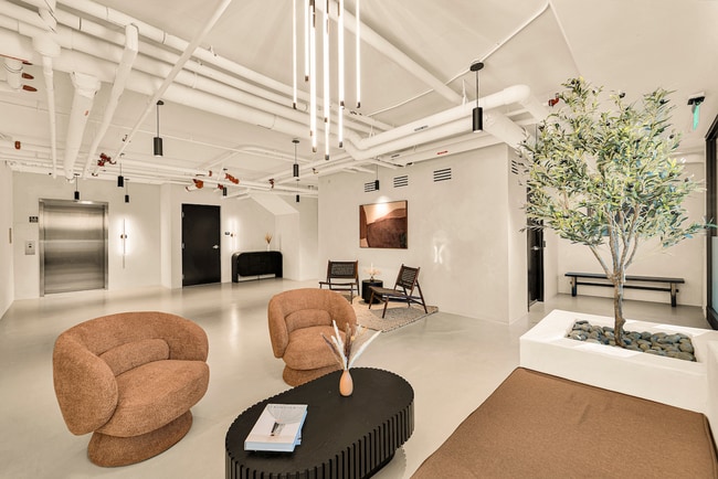 Building Photo - Clad LA