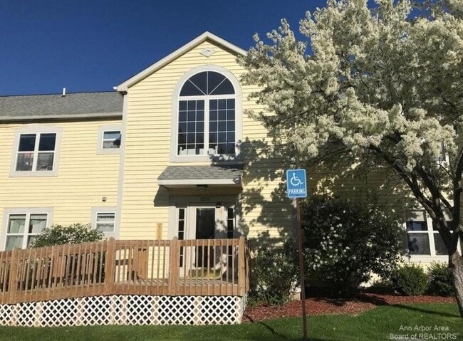 Building Photo - 2233 S Huron Pkwy Unit 2