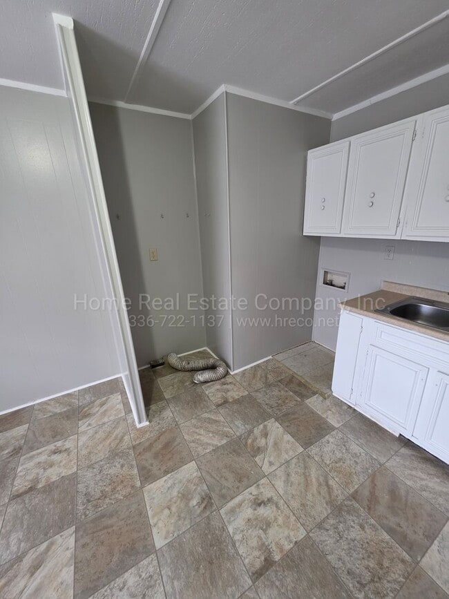 Photo - 409 Mason St NE