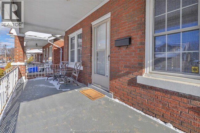 Photo - 1006 Pillette Rd