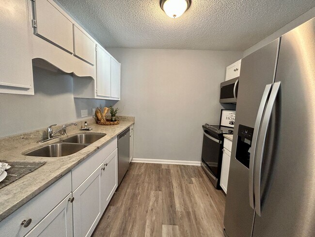 Newly remodeled 2BR/1BA condo in Greensboro - Newly remodeled 2BR/1BA condo in Greensboro
