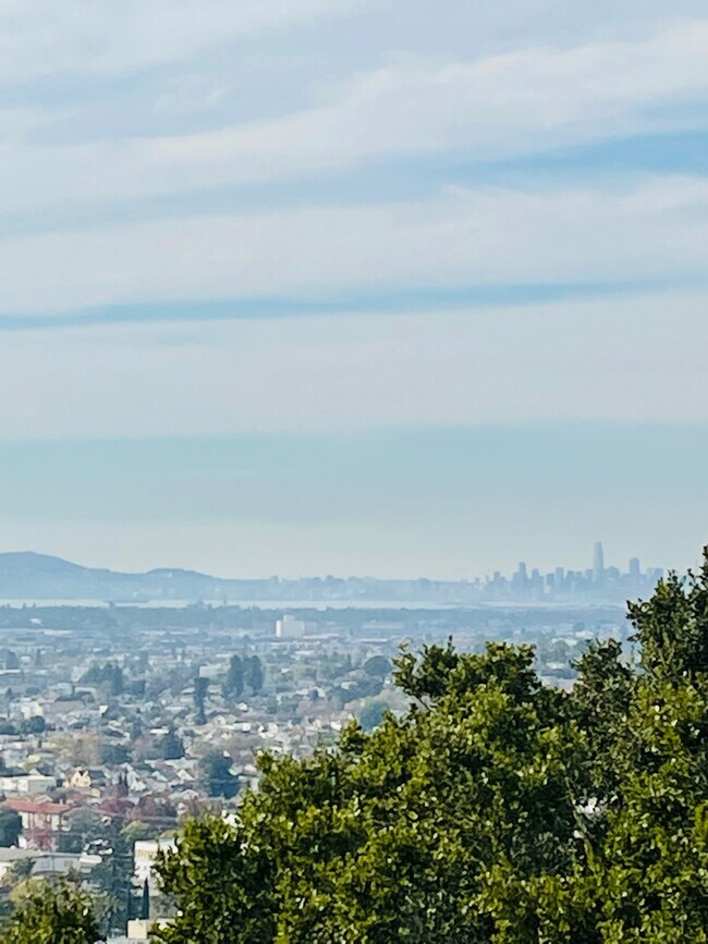 Photo - 6747 Simson St