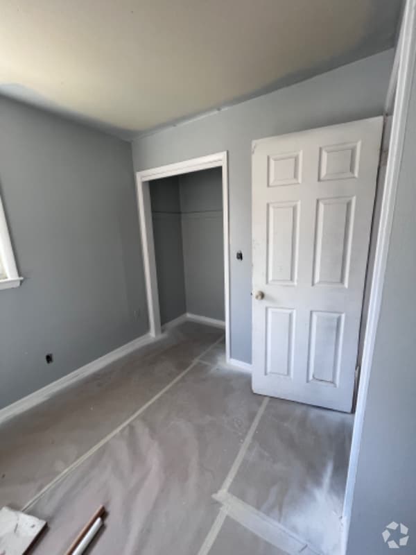 Building Photo - 5930 N 69th St Rental