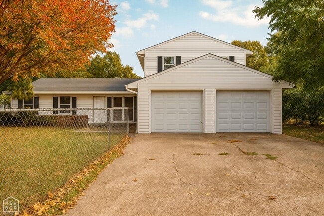 Building Photo - 722 Kitchen St