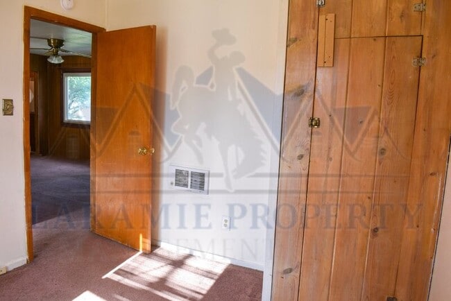 Photo - 1270 N 6th St