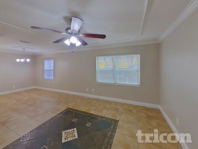 Photo - 563 Robin Hill Cir