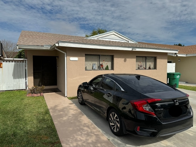 Building Photo - 14931 SW 92nd Ter Unit #1 Rental