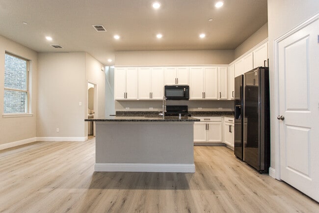 Photo - 7504 Palisades Dr