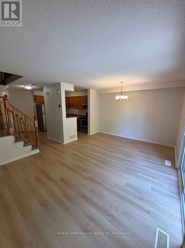 Photo - 26 Roehampton Crescent