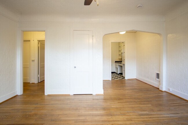 6425 S Corbett Ave Unit 06