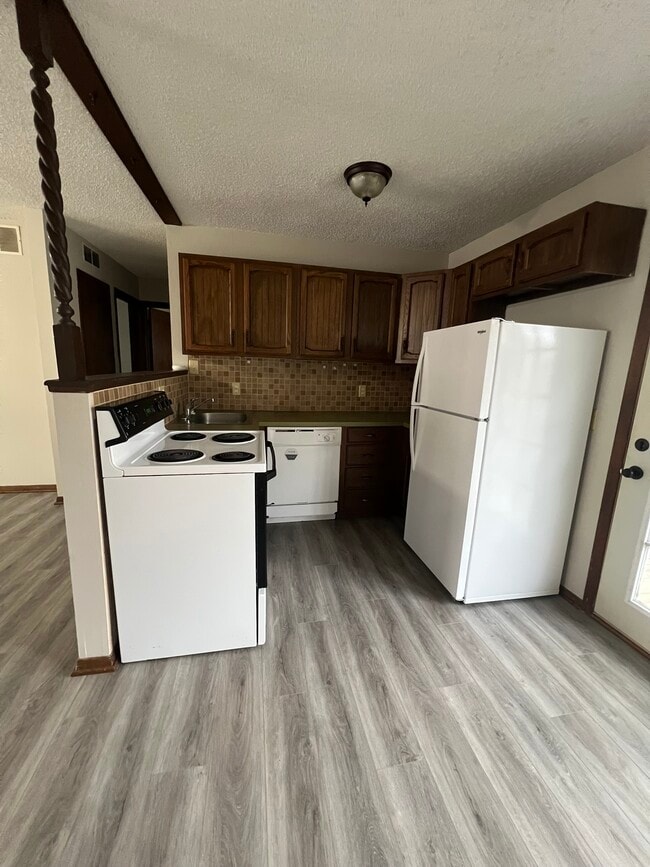 Photo - 105 N 3rd St