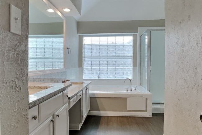 Photo - 8815 Lawncliff Ln