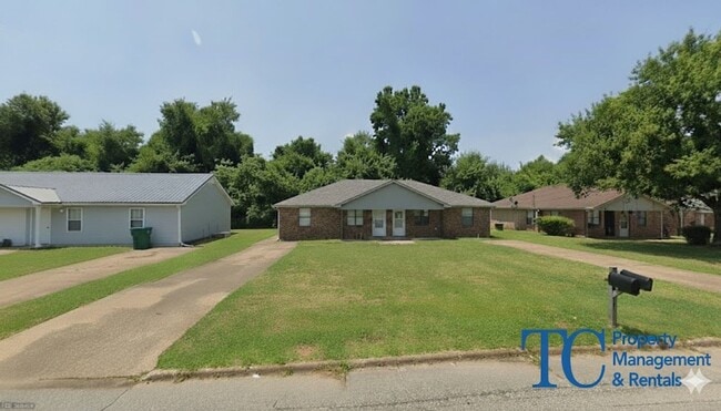 Building Photo - 01024 Unit 19