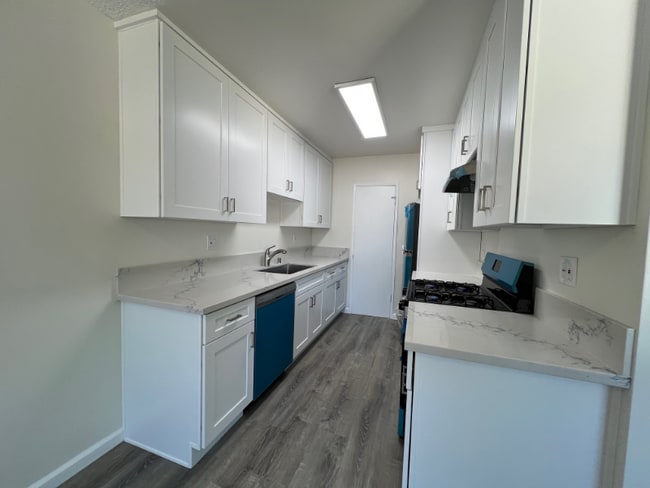 Photo - 13423 Burbank Blvd Apartment Unit 16
