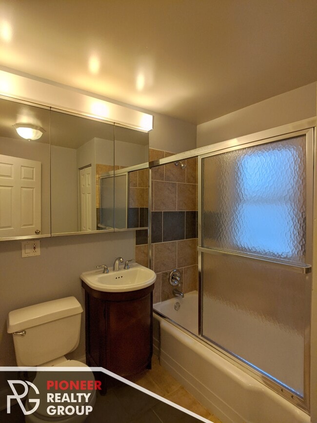 Photo - 5029 N Harding Ave Unit G