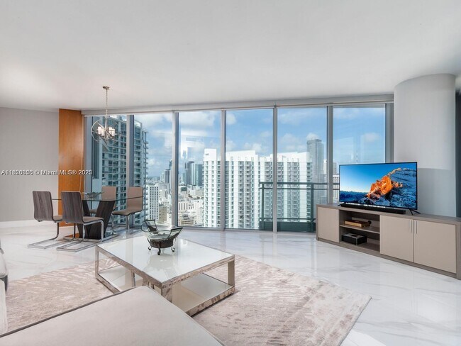 Photo - 92 SW 3rd St Unidad 3901