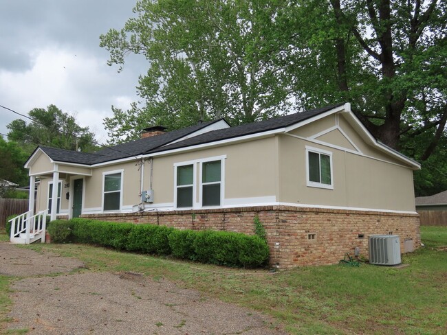 Photo - Charming 3 Bedroom, 2 Bath Home w/Den!