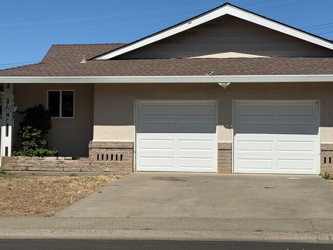 5727 Woodleigh Dr