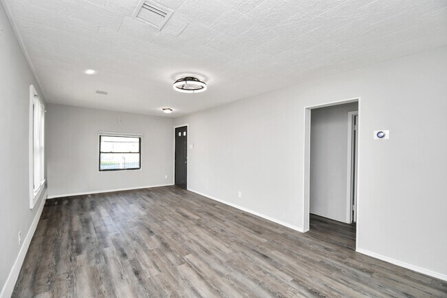 Photo - 1507 Laird St