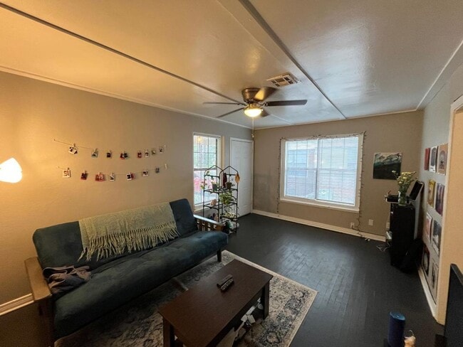 Photo - Adorable 1 Bedroom 1 Bathroom Duplex For L...