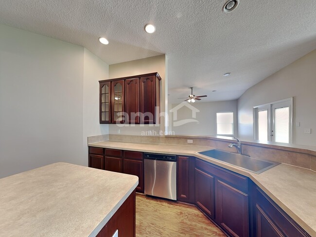Photo - 1406 Canopy Oaks Dr