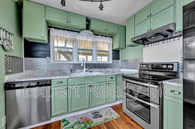 Photo - 1245 Waverly St