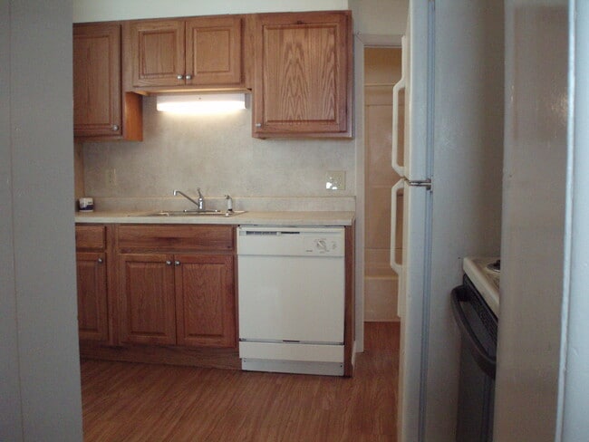Photo - 700 Lindley St