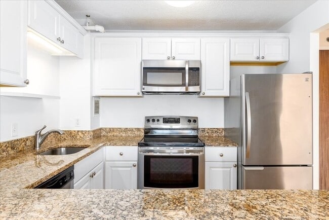 Building Photo - 872 Massachusetts Ave Unit 807