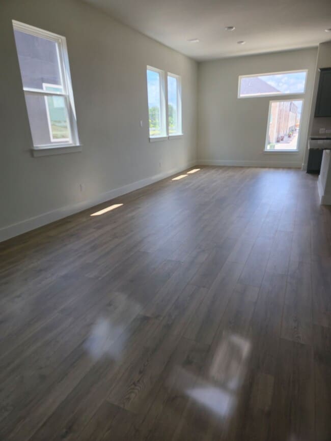 Photo - 808 Meadowcrest Dr