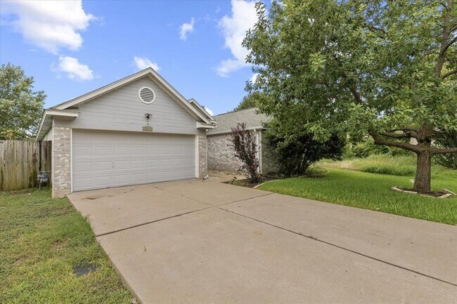 Photo - 206 Evergreen Cir