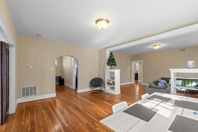 Photo - 740 Leland Ave Apartamentos