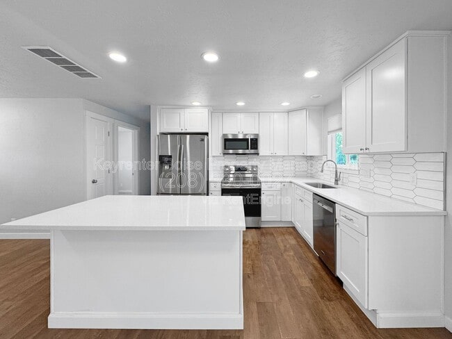 Photo - 2918 N Redway Rd