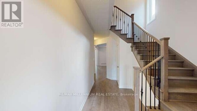 Photo - 335 Leanne Ln