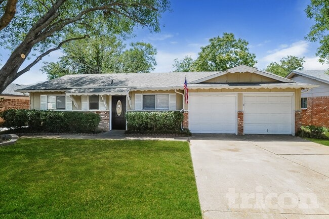 Photo - 902 Woodbrook St