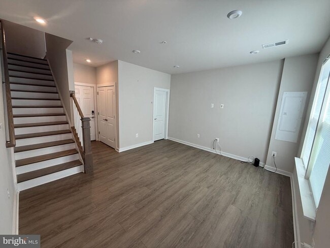 Photo - 2505 Nicholson St
